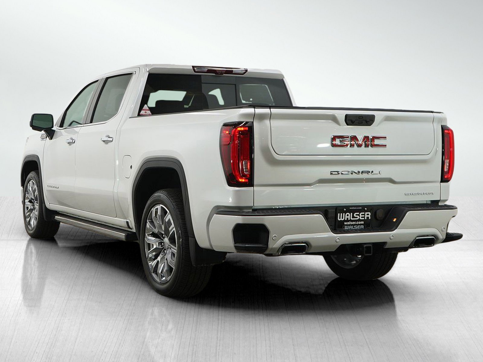Used 2025 GMC Sierra 1500 Denali AWD/4WD image 3