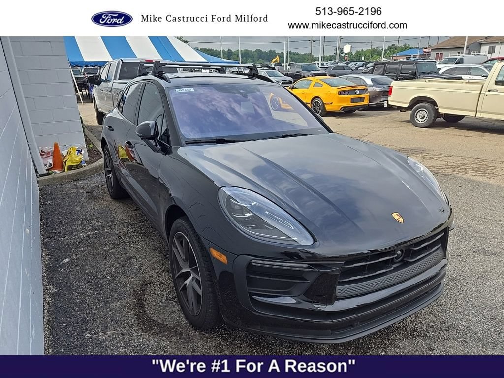 Used 2024 Porsche Macan AWD/4WD image 3