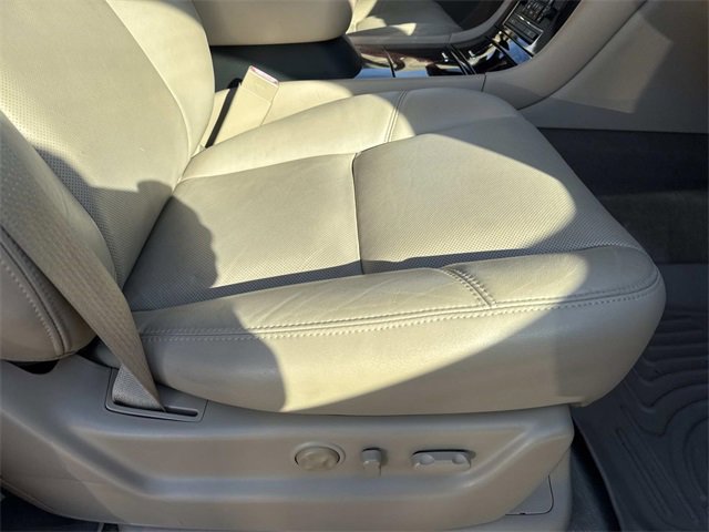 Used 2014 Cadillac Escalade Premium image 16