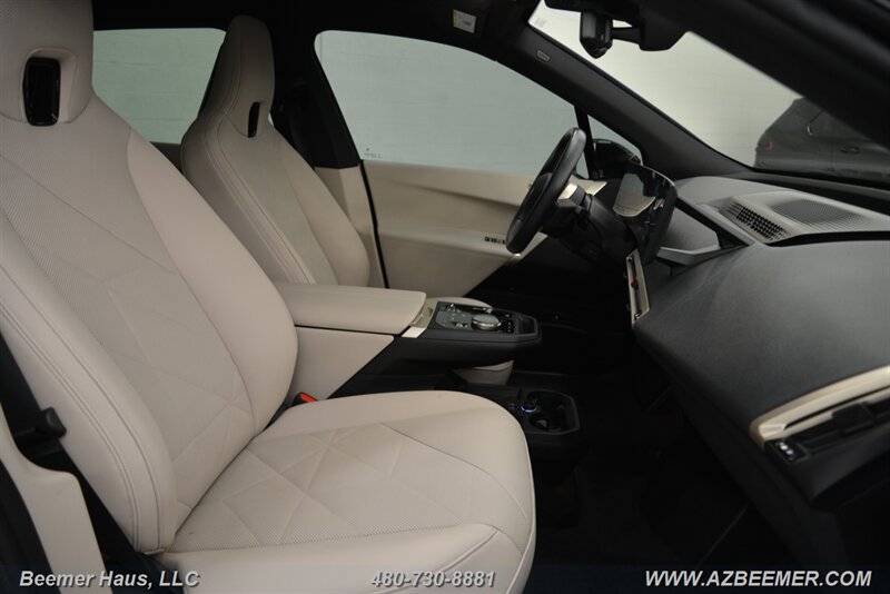 Used 2024 BMW iX xDrive50 w/ Sport Package AWD/4WD image 17