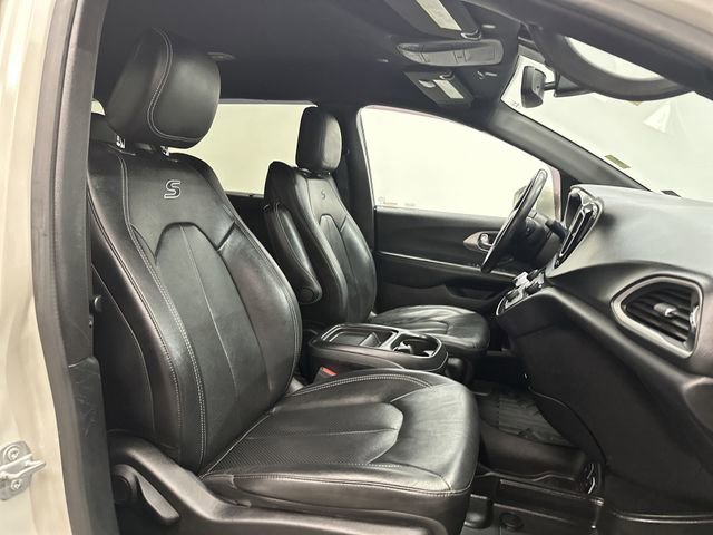 Used 2020 Chrysler Pacifica Touring-L image 31