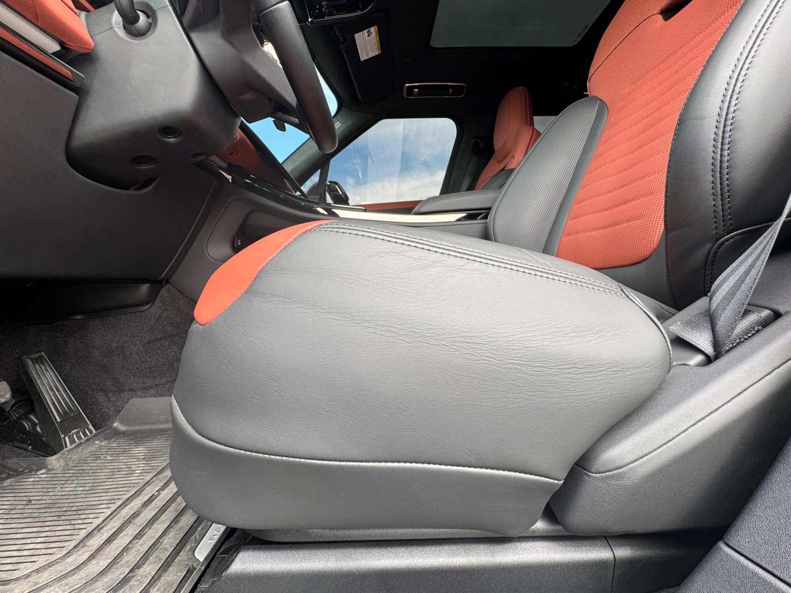 Used 2024 Land Rover Range Rover Sport AWD/4WD image 14