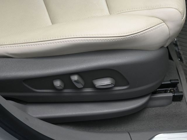Used 2018 Cadillac XT5 Luxury w/ Driver Awareness Package image 38