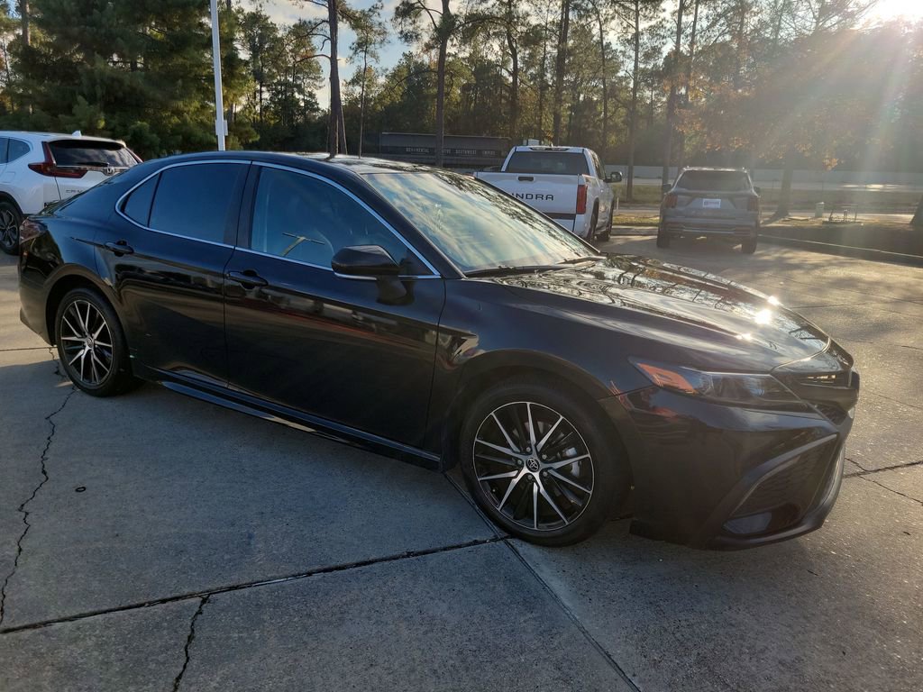 Certified 2022 Toyota Camry SE image 9
