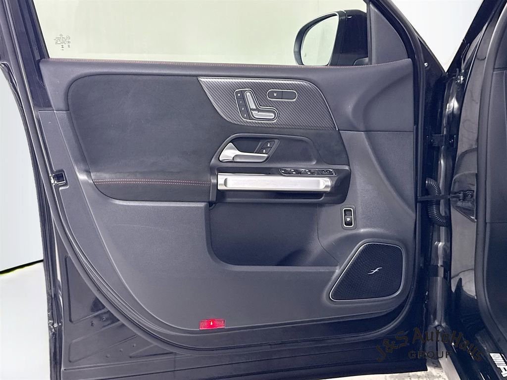 Used 2024 Mercedes-Benz GLB 35 AMG 4MATIC image 22