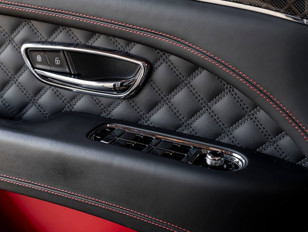Certified 2025 Bentley Bentayga AWD/4WD image 23