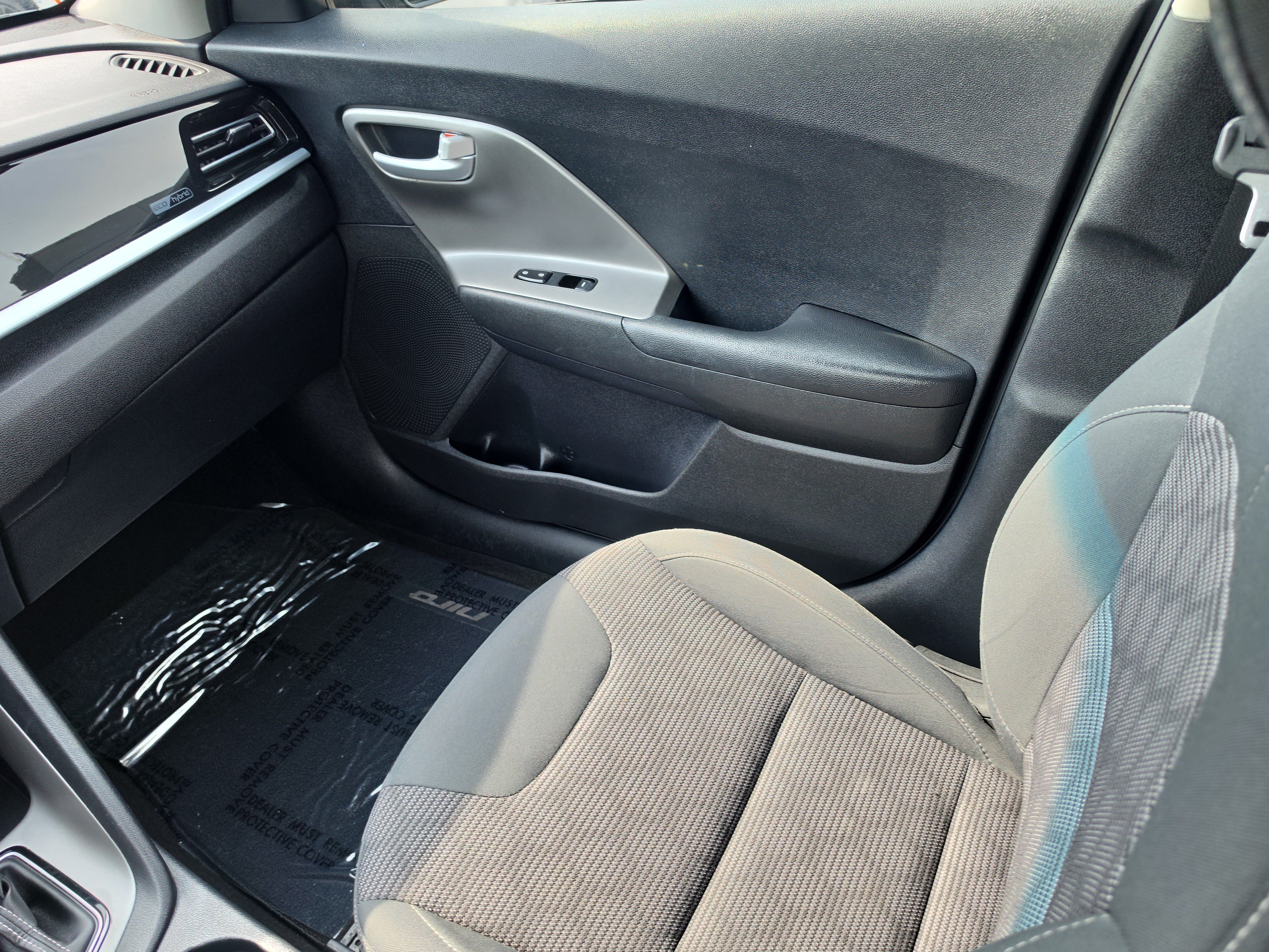 Certified 2022 Kia Niro LX FWD image 15