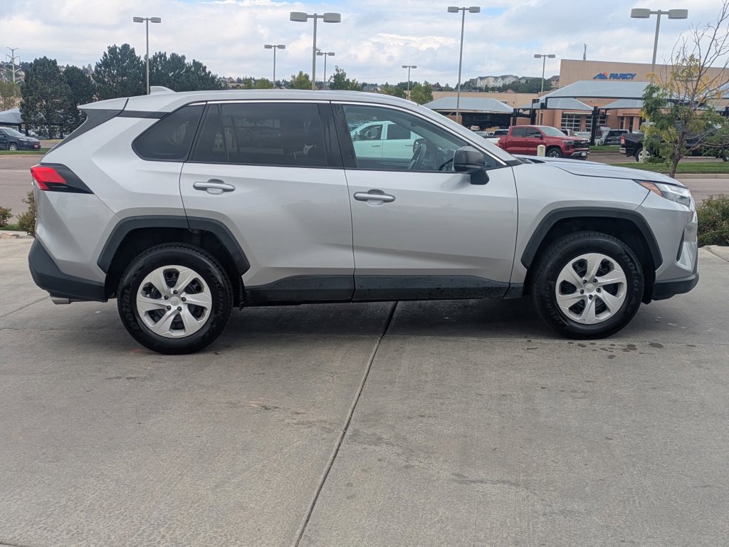 Used 2024 Toyota RAV4 LE AWD/4WD image 9