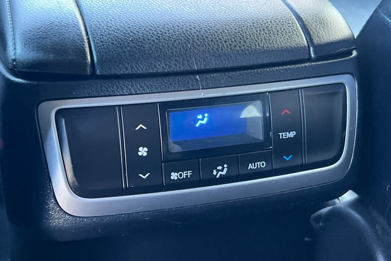 Used 2018 Toyota Highlander XLE FWD image 14