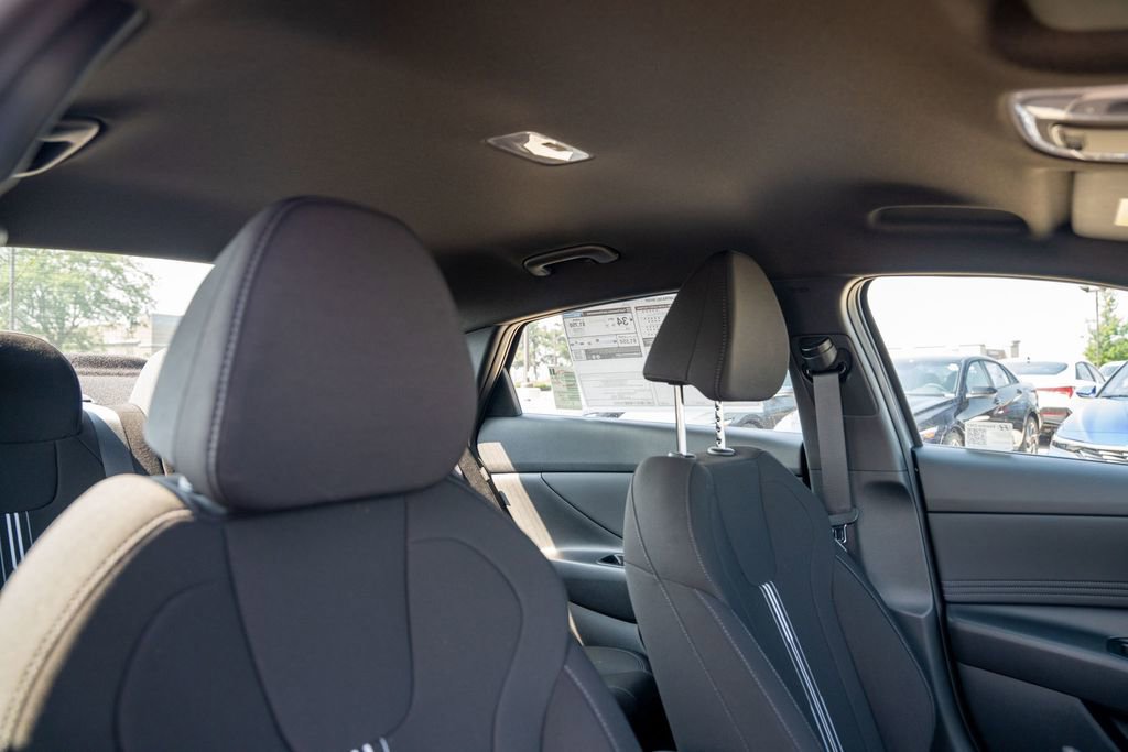 New 2025 Hyundai Elantra Sport image 12