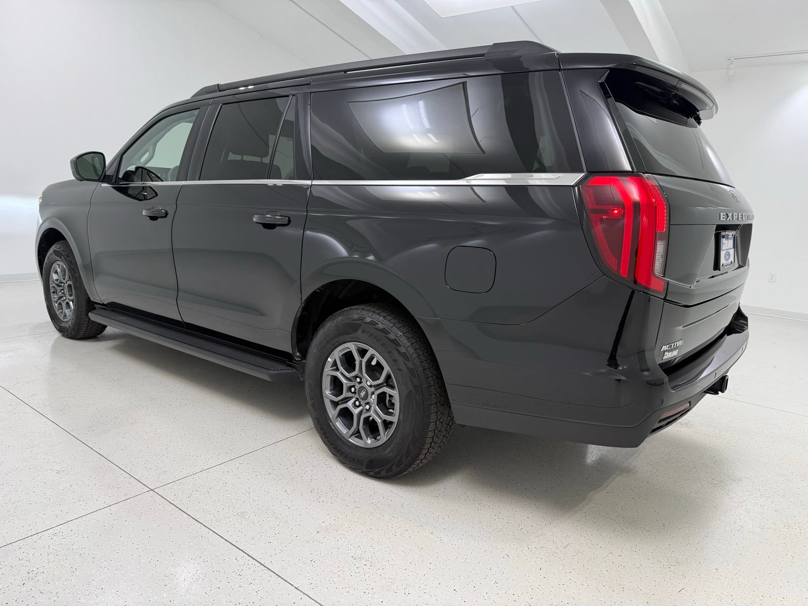 Used 2025 Ford Expedition Max Active AWD/4WD image 5