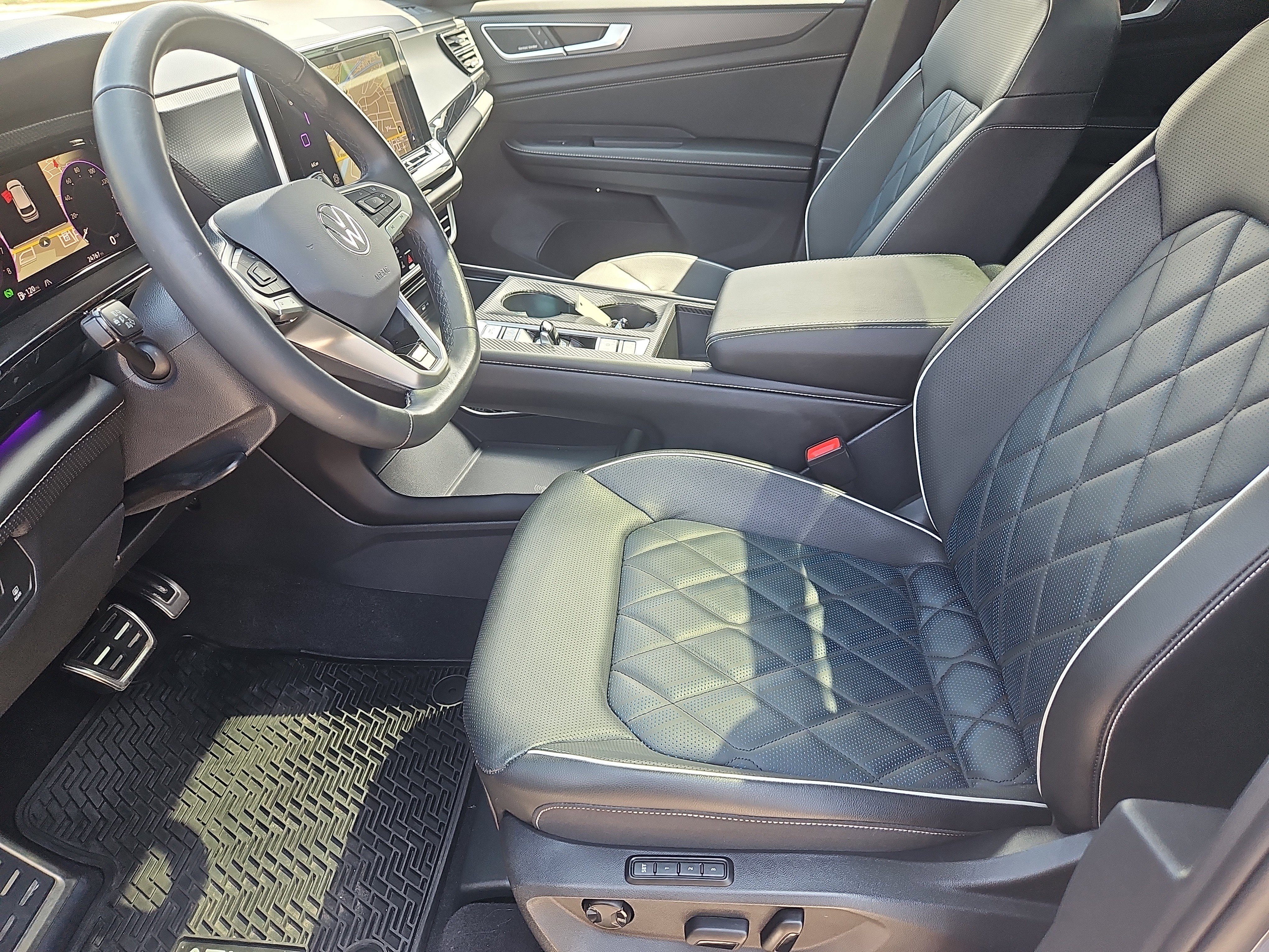 Certified 2024 Volkswagen Atlas Cross Sport SEL Premium R-Line AWD/4WD image 38