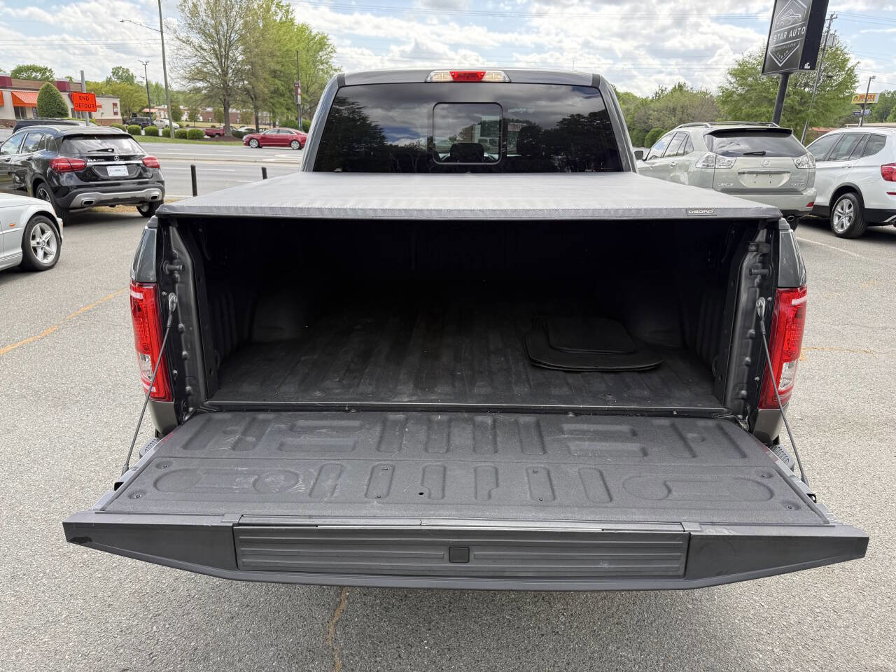 Used 2015 Ford F150 XLT w/ Equipment Group 302A Luxury RWD image 12