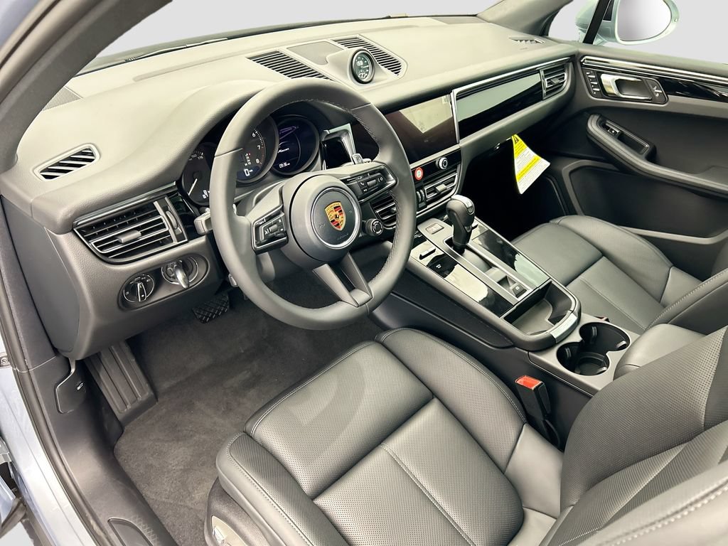 Used 2026 Porsche Macan AWD/4WD image 4