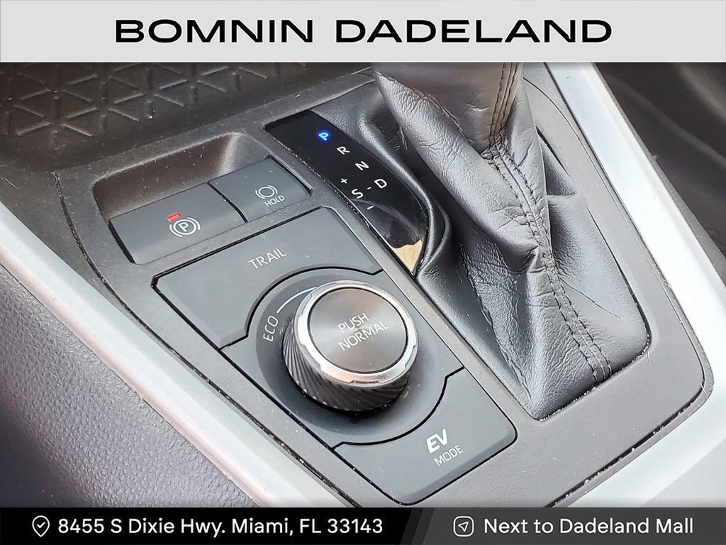 Used 2022 Toyota RAV4 SE image 26