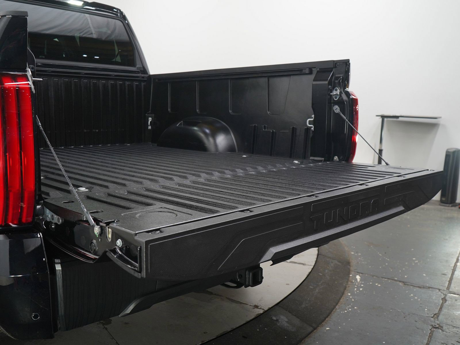 Used 2026 Toyota Tundra SR5 w/ SR5 Convenience Package AWD/4WD image 12