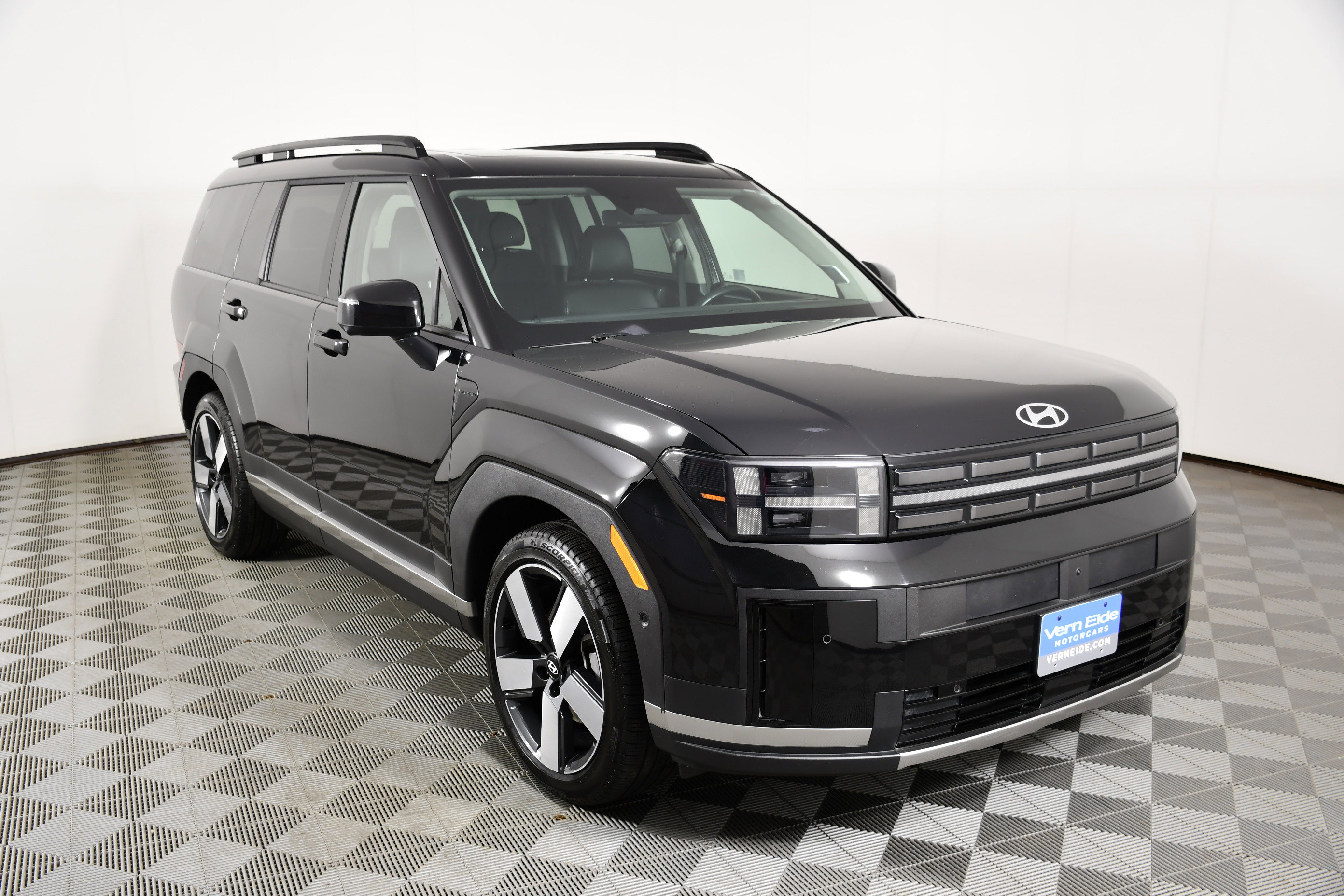 Used 2024 Hyundai Santa Fe Limited image 3