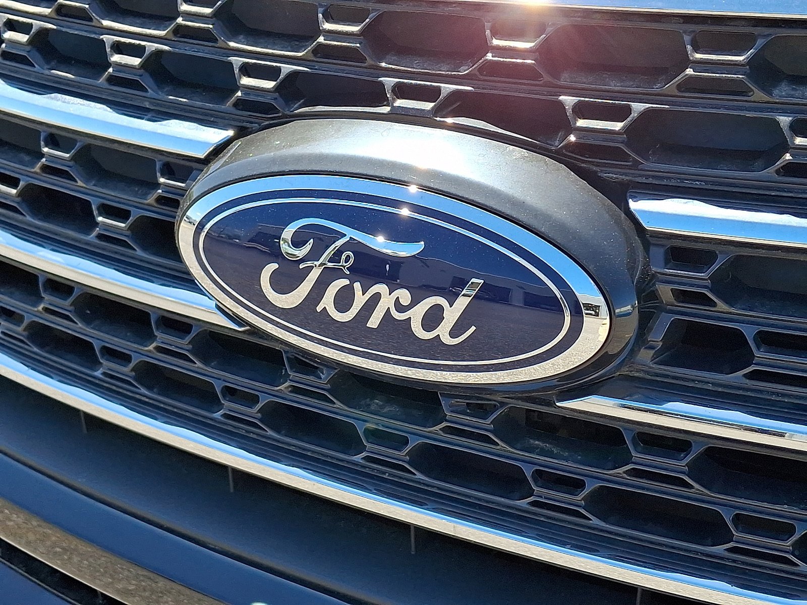 Certified 2022 Ford Explorer XLT w/ Equipment Group 202A AWD/4WD image 2