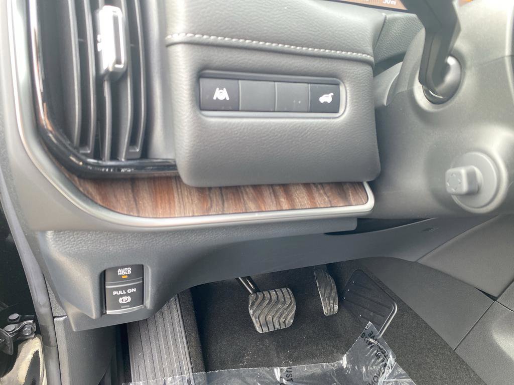 New 2025 Nissan Armada SL w/ Captain's Chari Seat Package image 28