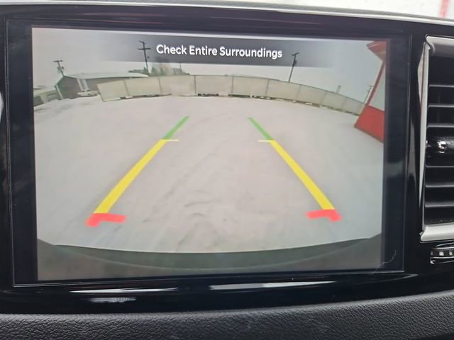 Used 2025 Chrysler Pacifica Select image 42