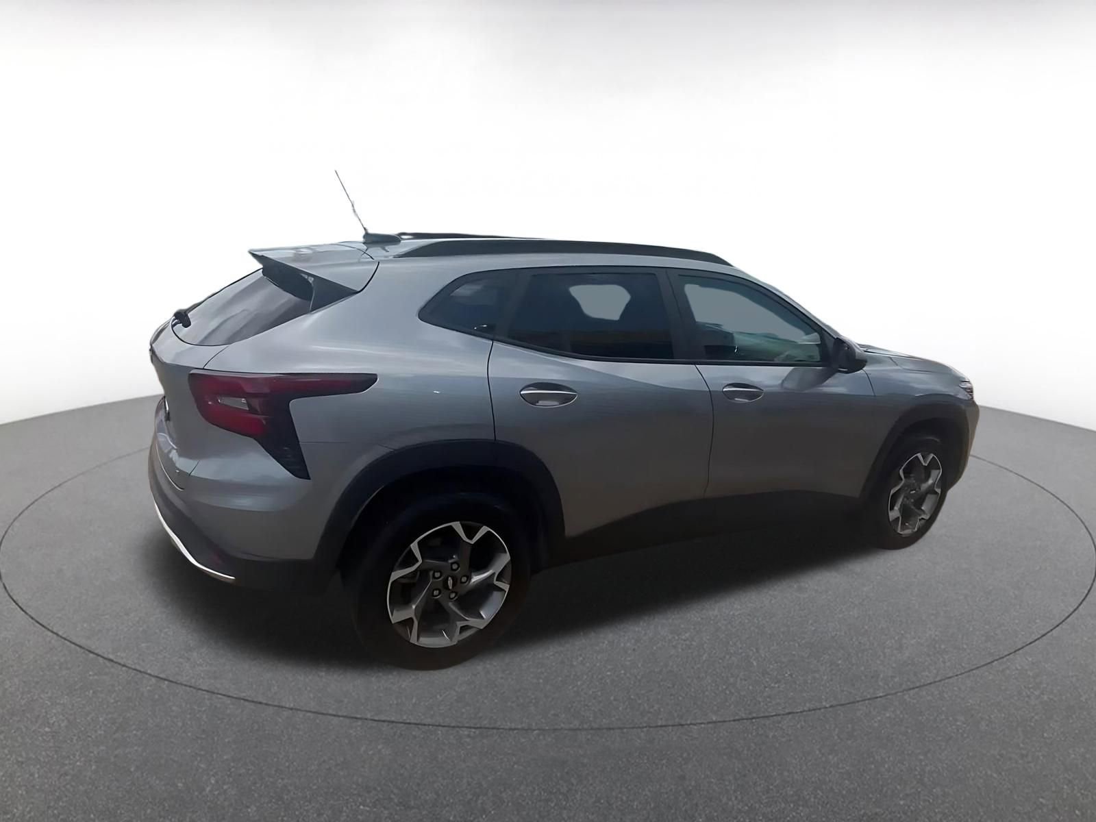 Used 2025 Chevrolet Trax LT w/ LT Convenience Package FWD image 15