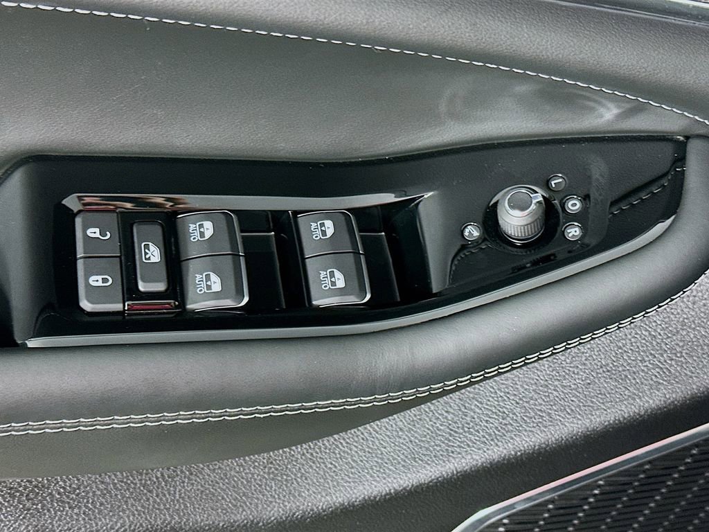 Certified 2025 Jeep Grand Cherokee Overland w/ Luxury Tech Group IV image 28