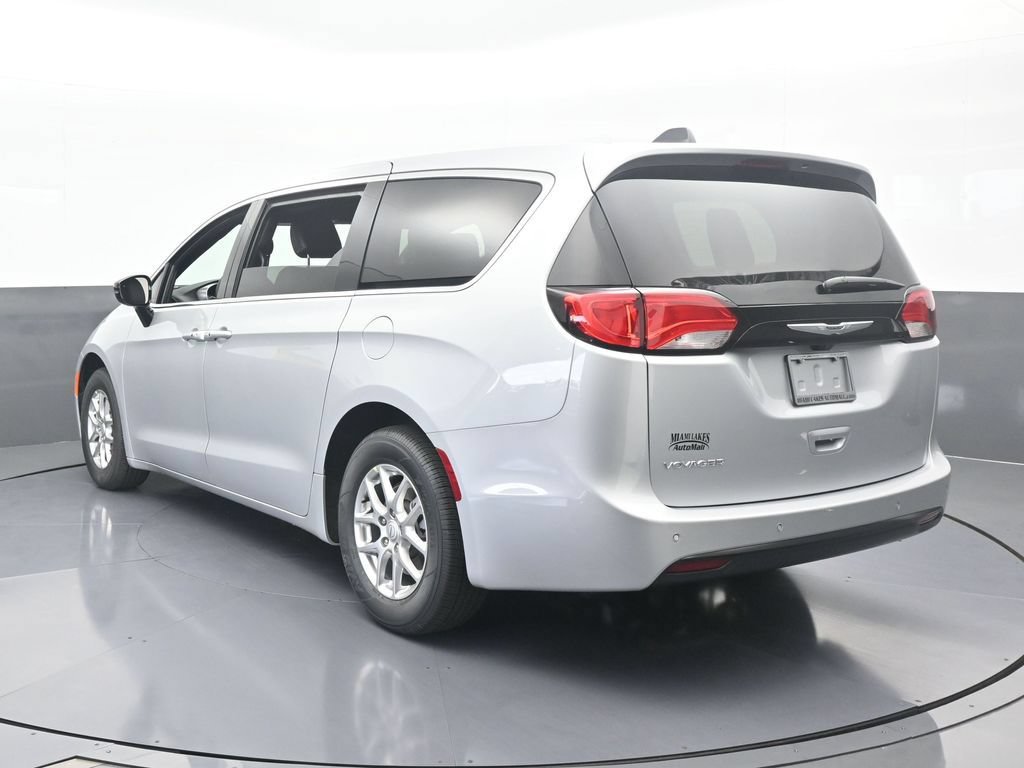 New 2026 Chrysler Voyager LX FWD image 4