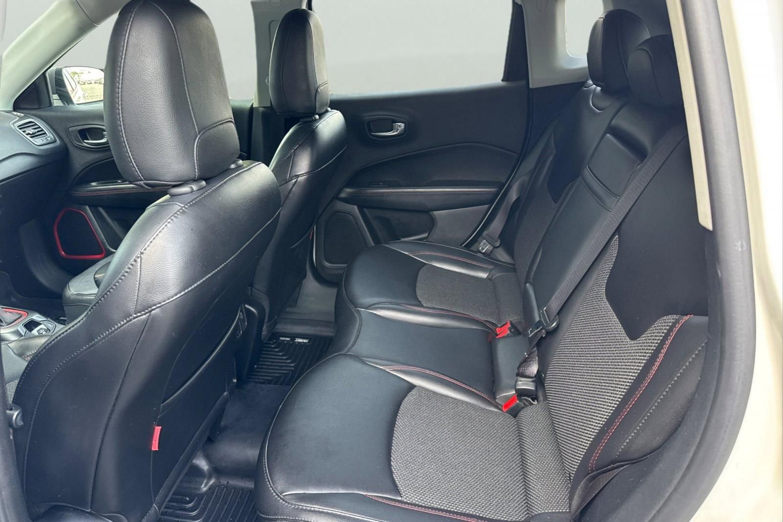 Used 2019 Jeep Compass Trailhawk AWD/4WD image 5