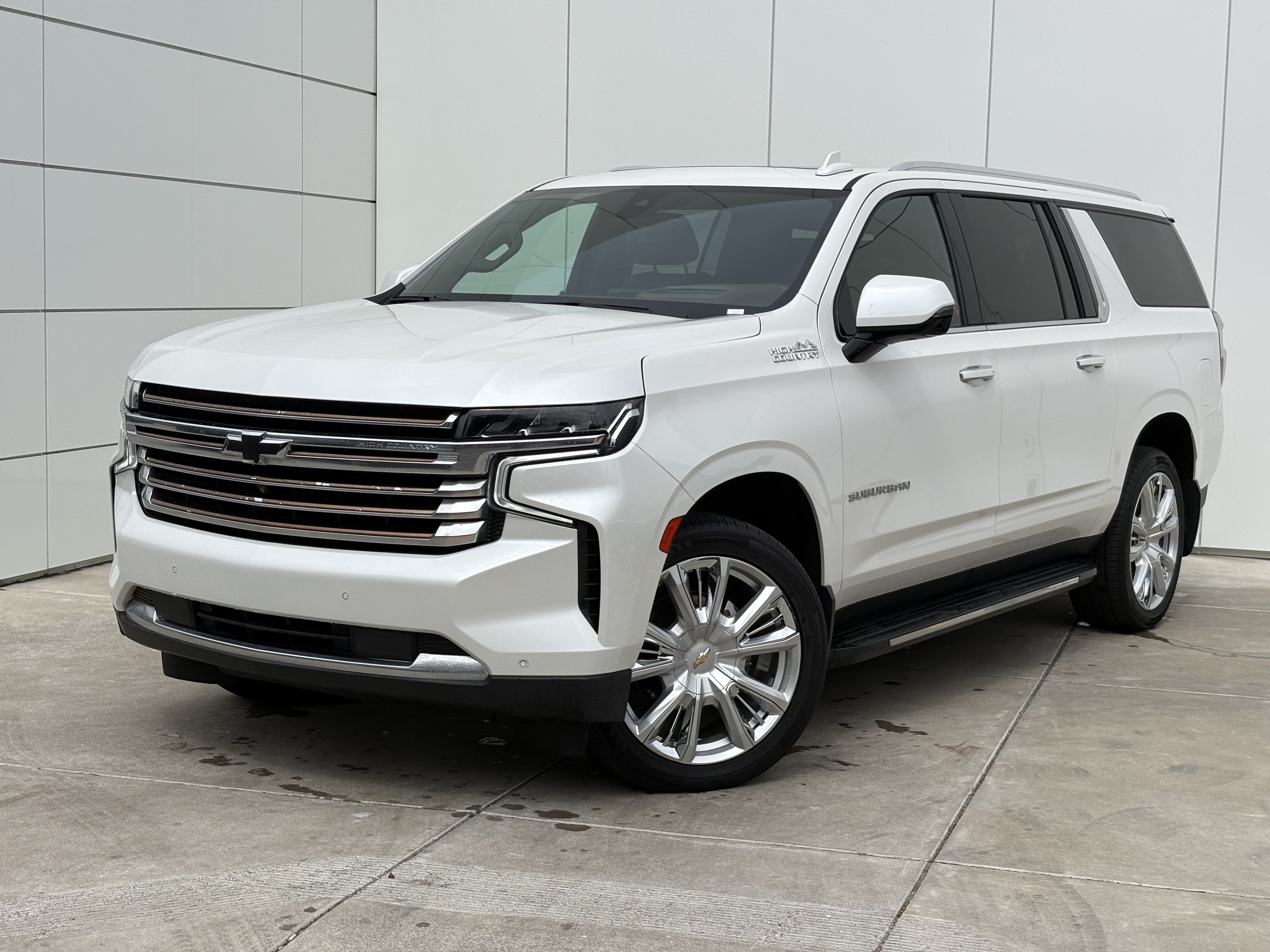 Used 2022 Chevrolet Suburban High Country w/ Max Trailering Package AWD/4WD image 2