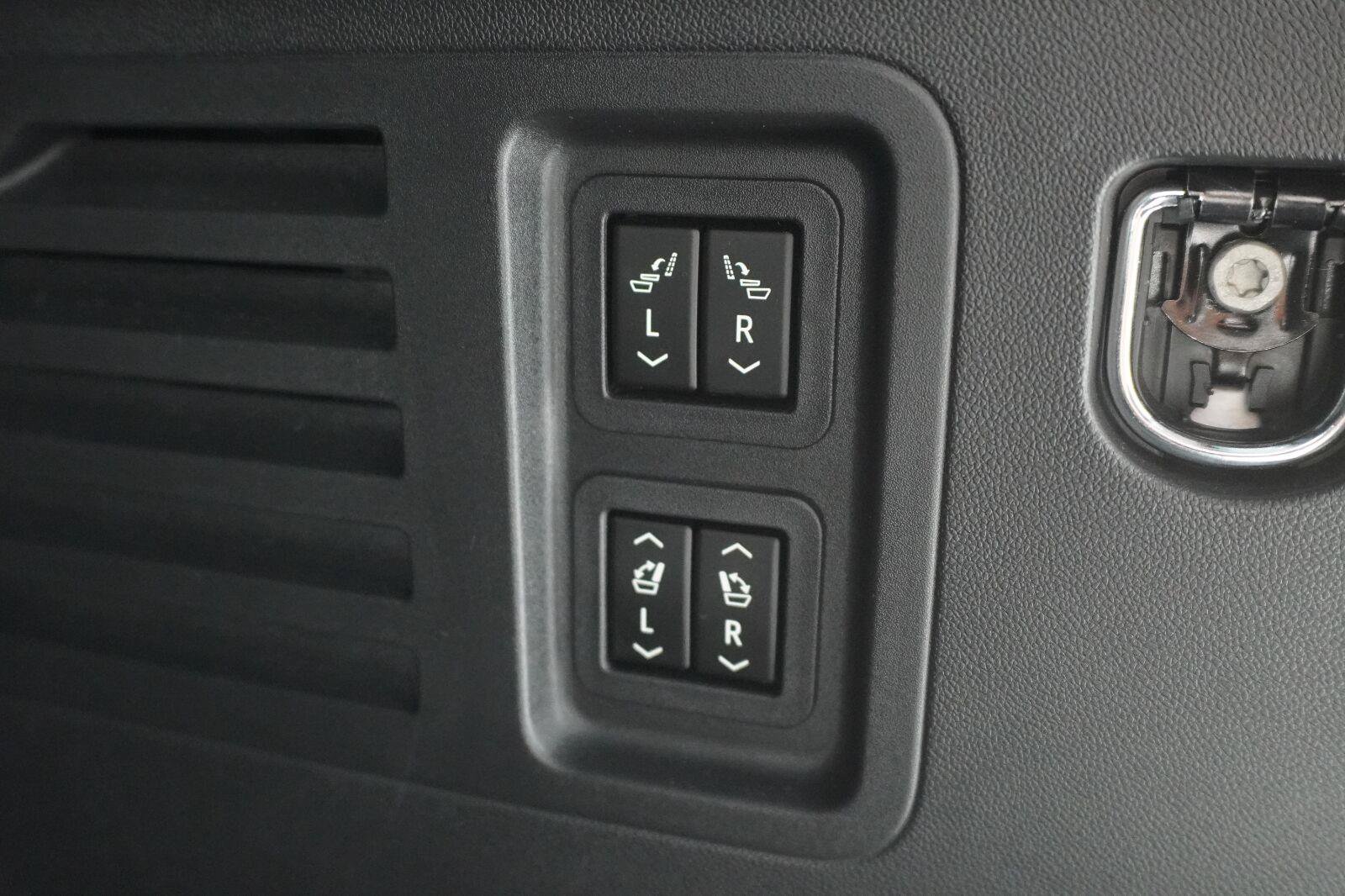 Used 2026 Chevrolet Traverse RS FWD image 39
