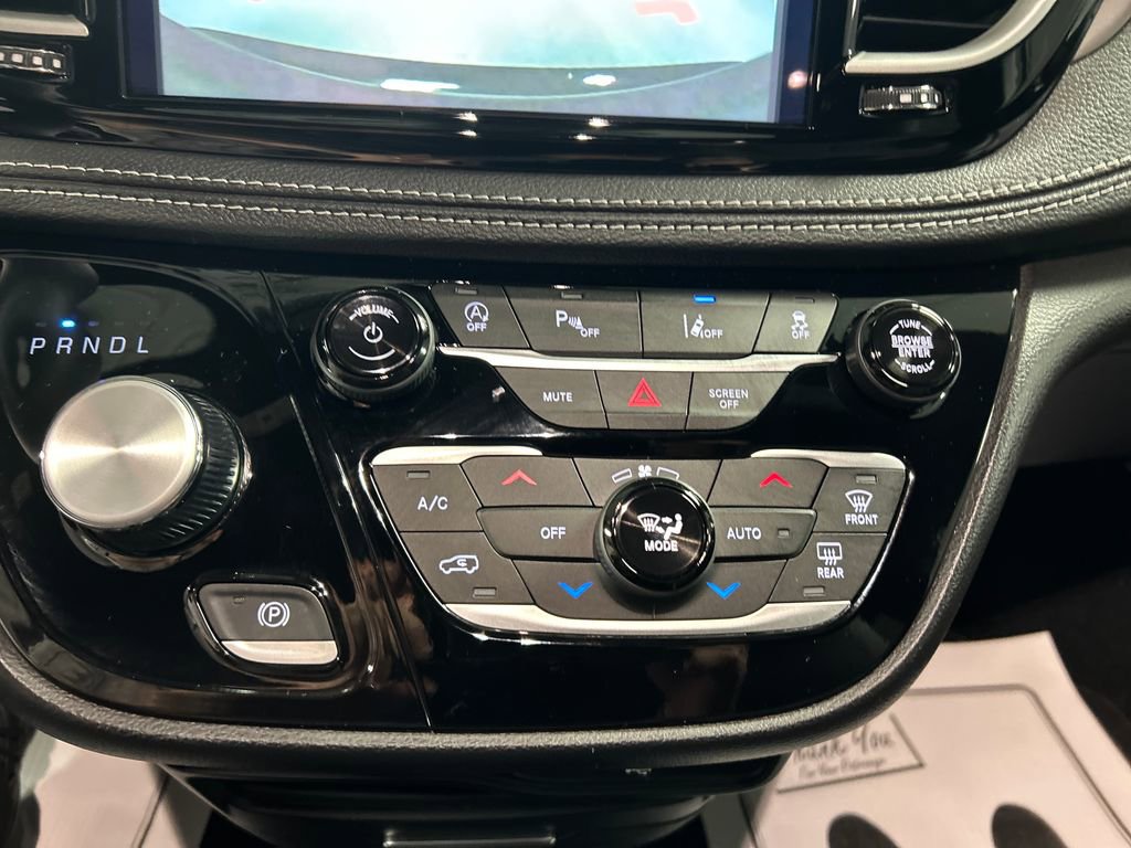 New 2027 Chrysler Pacifica Select FWD image 17