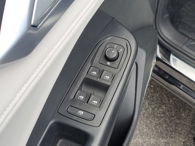 New 2026 Volkswagen Taos SE AWD/4WD image 9