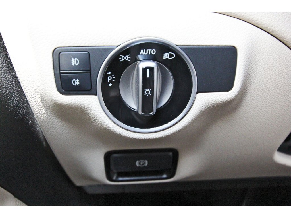 Used 2018 Mercedes-Benz GLA 250 w/ Premium Package image 24