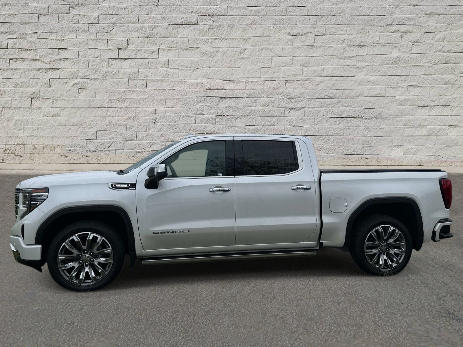 Used 2024 GMC Sierra 1500 Denali w/ Denali Reserve Package AWD/4WD image 2
