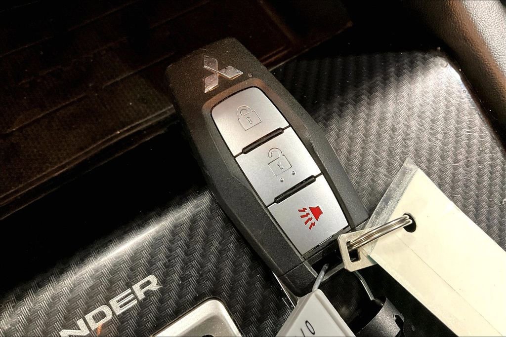 Used 2022 Mitsubishi Outlander ES image 13