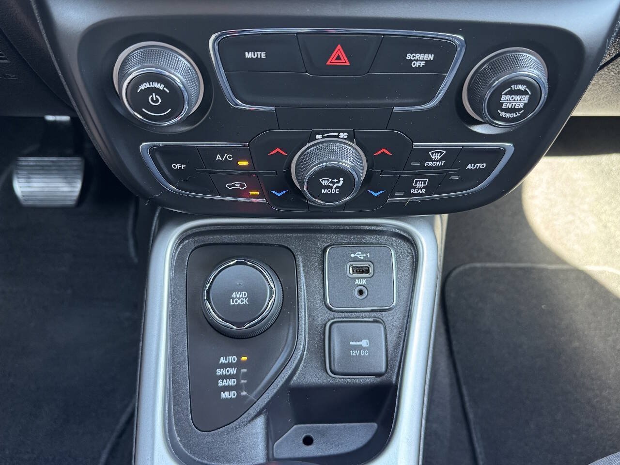 Used 2020 Jeep Compass Sport AWD/4WD image 25