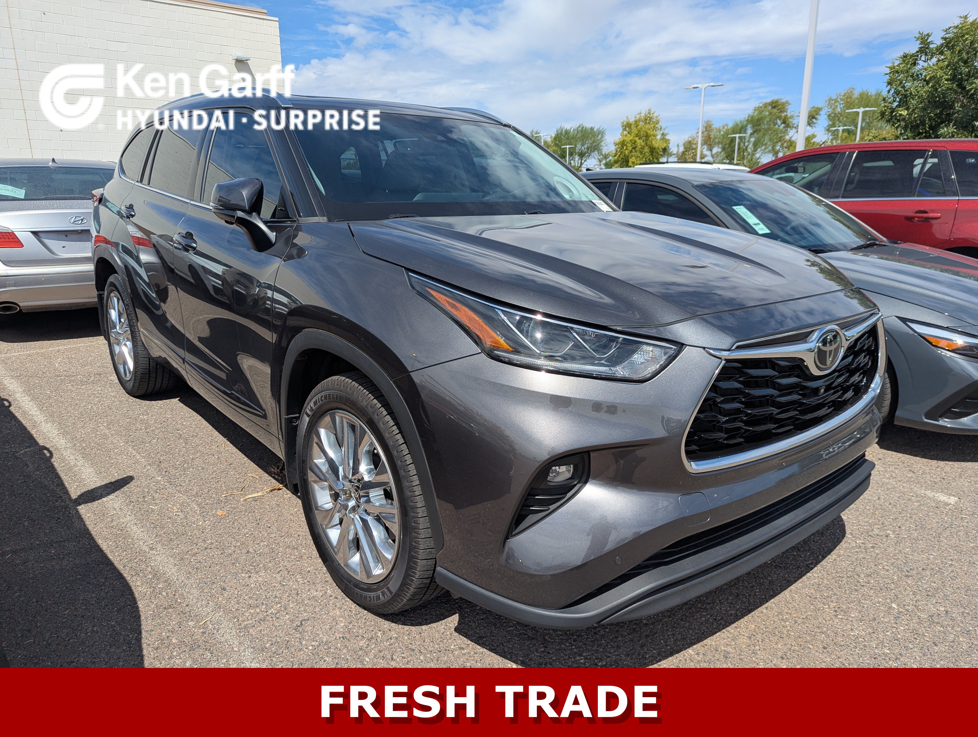 Used 2023 Toyota Highlander Limited FWD image 1