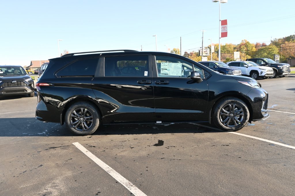 New 2026 Toyota Sienna XSE AWD/4WD image 11