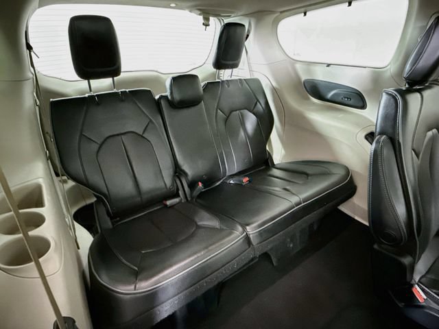 Used 2017 Chrysler Pacifica Limited FWD image 27