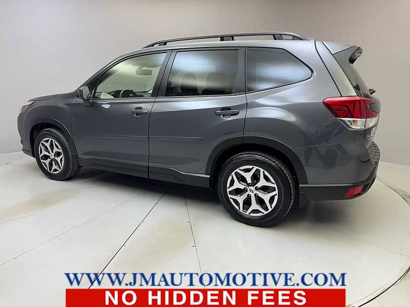 Used 2023 Subaru Forester Premium AWD/4WD image 3