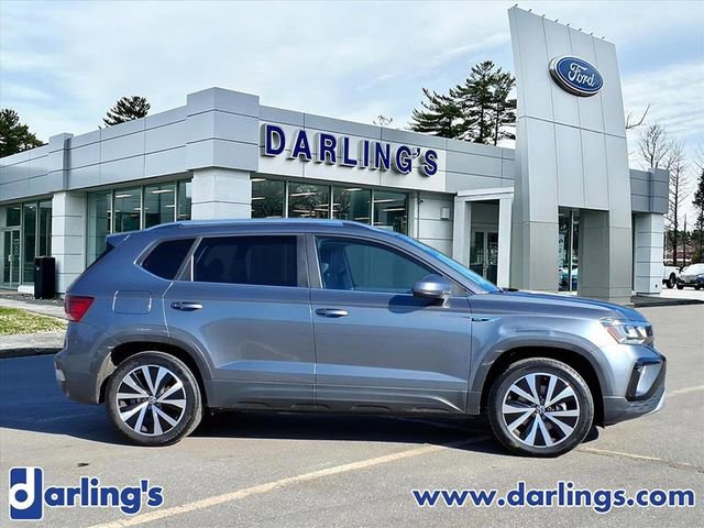 Used 2022 Volkswagen Taos SE w/ Panoramic Sunroof Package image 4