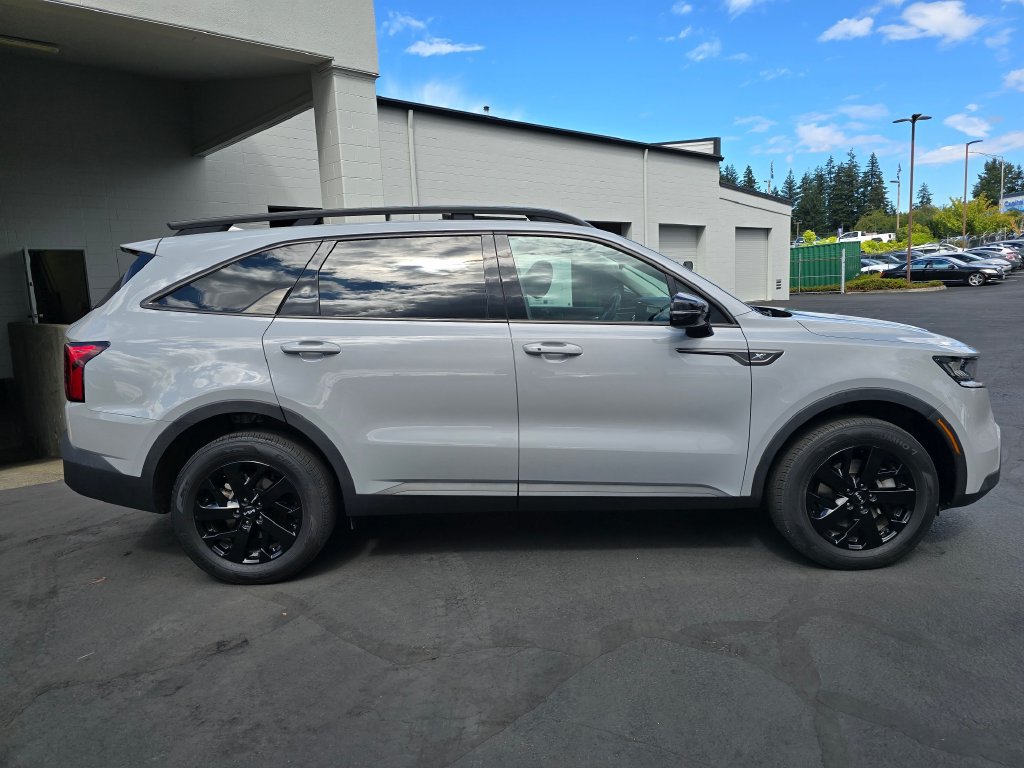 Used 2023 Kia Sorento S w/ Panoramic Sunroof Package AWD/4WD image 3