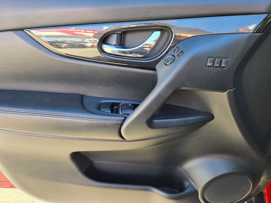 Used 2019 Nissan Rogue SL w/ Premium Package image 23