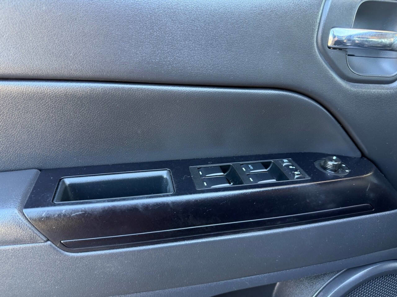 Used 2016 Jeep Patriot High Altitude FWD image 19