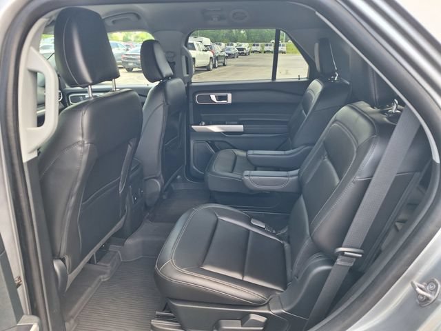 Used 2024 Ford Explorer XLT w/ Equipment Group 202A AWD/4WD image 43