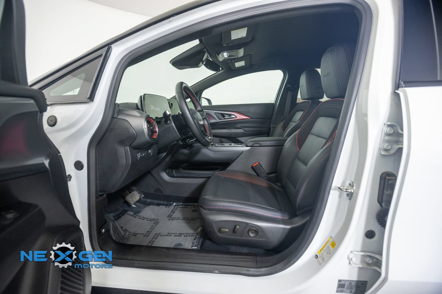 Used 2024 Chevrolet Equinox EV RS FWD image 12