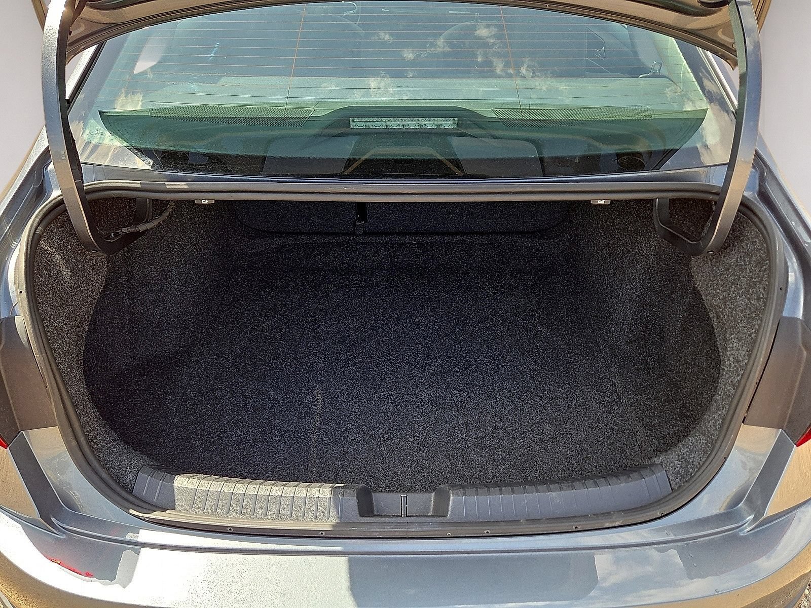Used 2025 Volkswagen Jetta SE FWD image 11