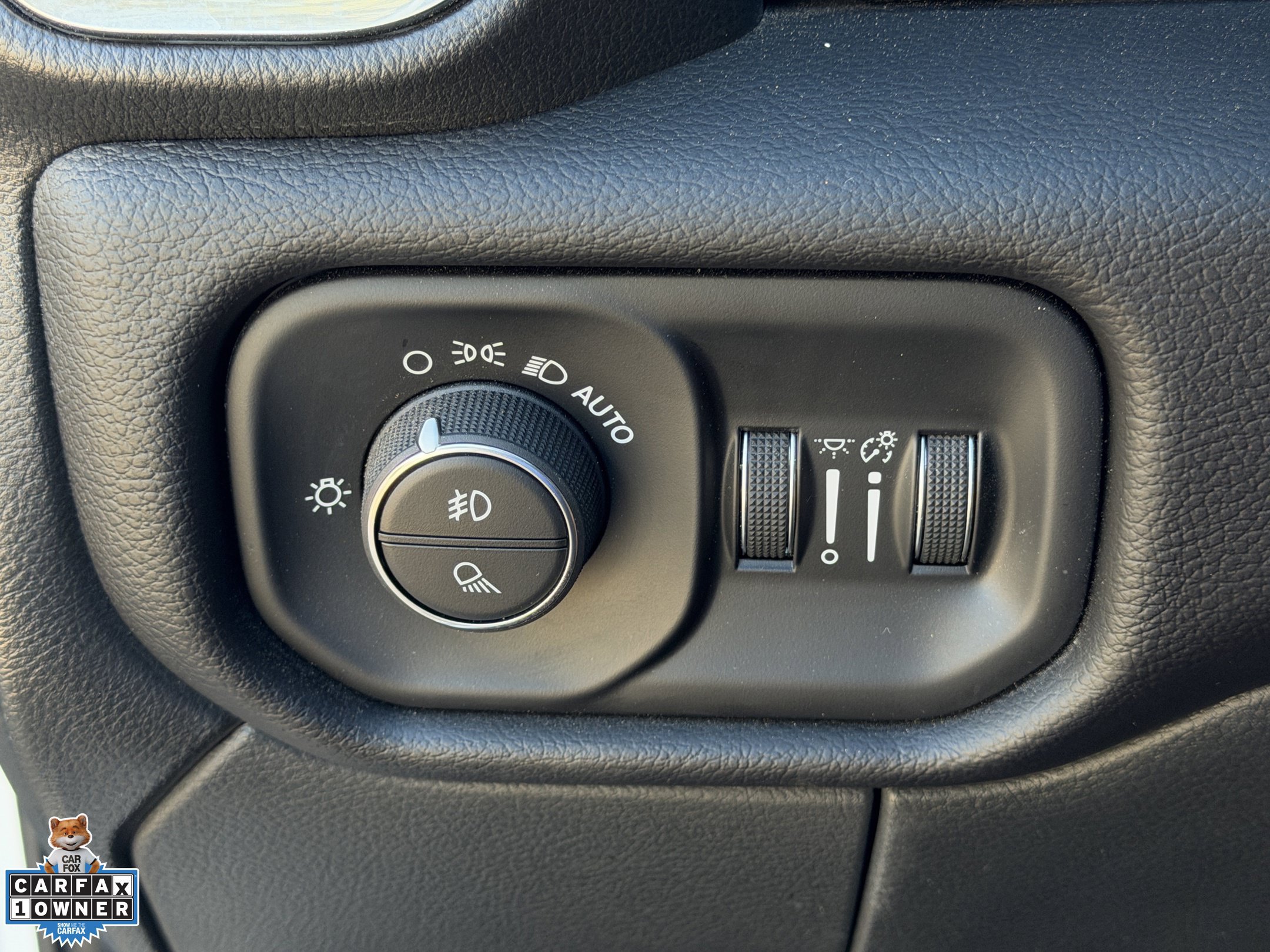 Used 2025 RAM 2500 Laramie AWD/4WD image 26