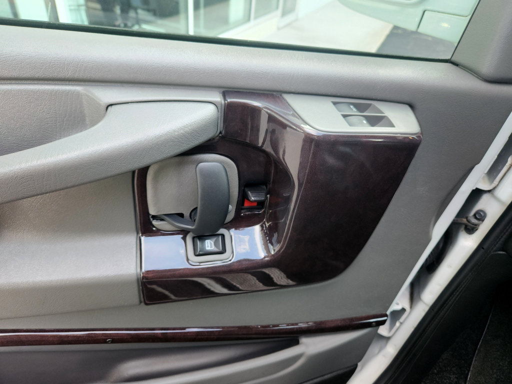Used 2015 Chevrolet Express 2500 RWD image 24