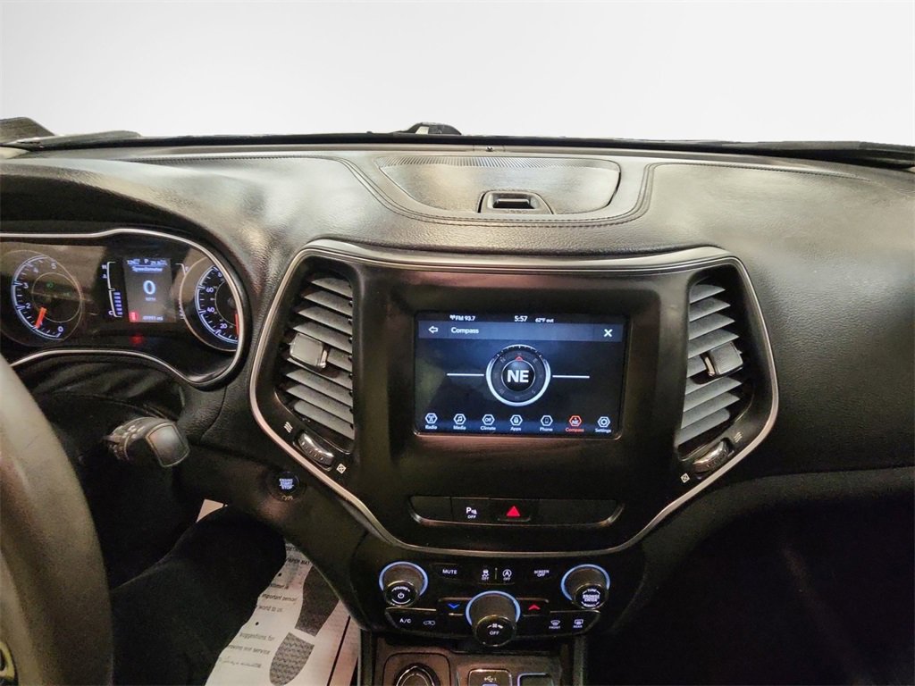 Used 2020 Jeep Cherokee Latitude Plus image 22